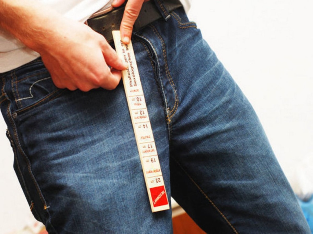  DOES PENIS SIZE MATTER?